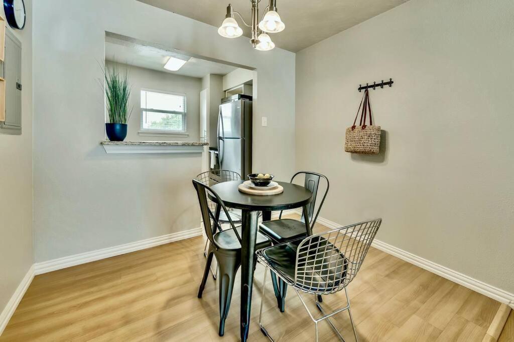 The Art Deco And Arboretum Tickets Included Appartement Dallas